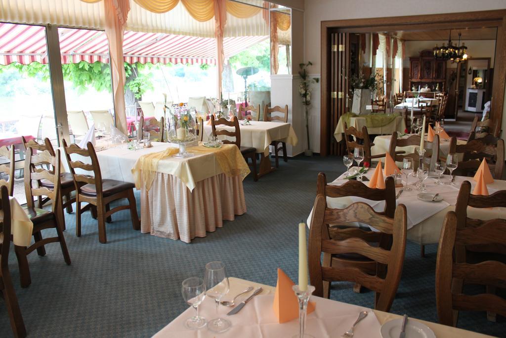 Moselromantik-Hotel Zum Loewen Едигер-Елер Екстериор снимка