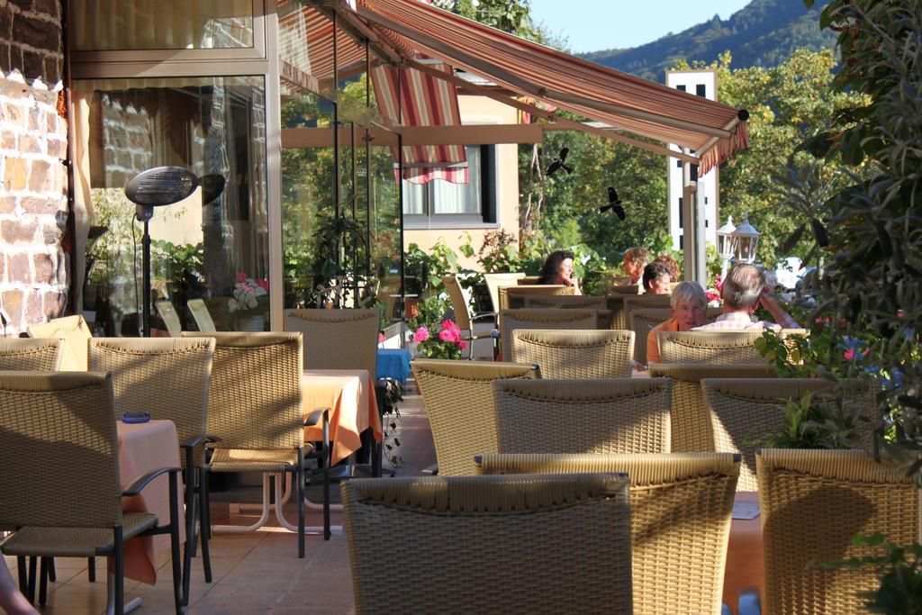 Moselromantik-Hotel Zum Loewen Едигер-Елер Екстериор снимка