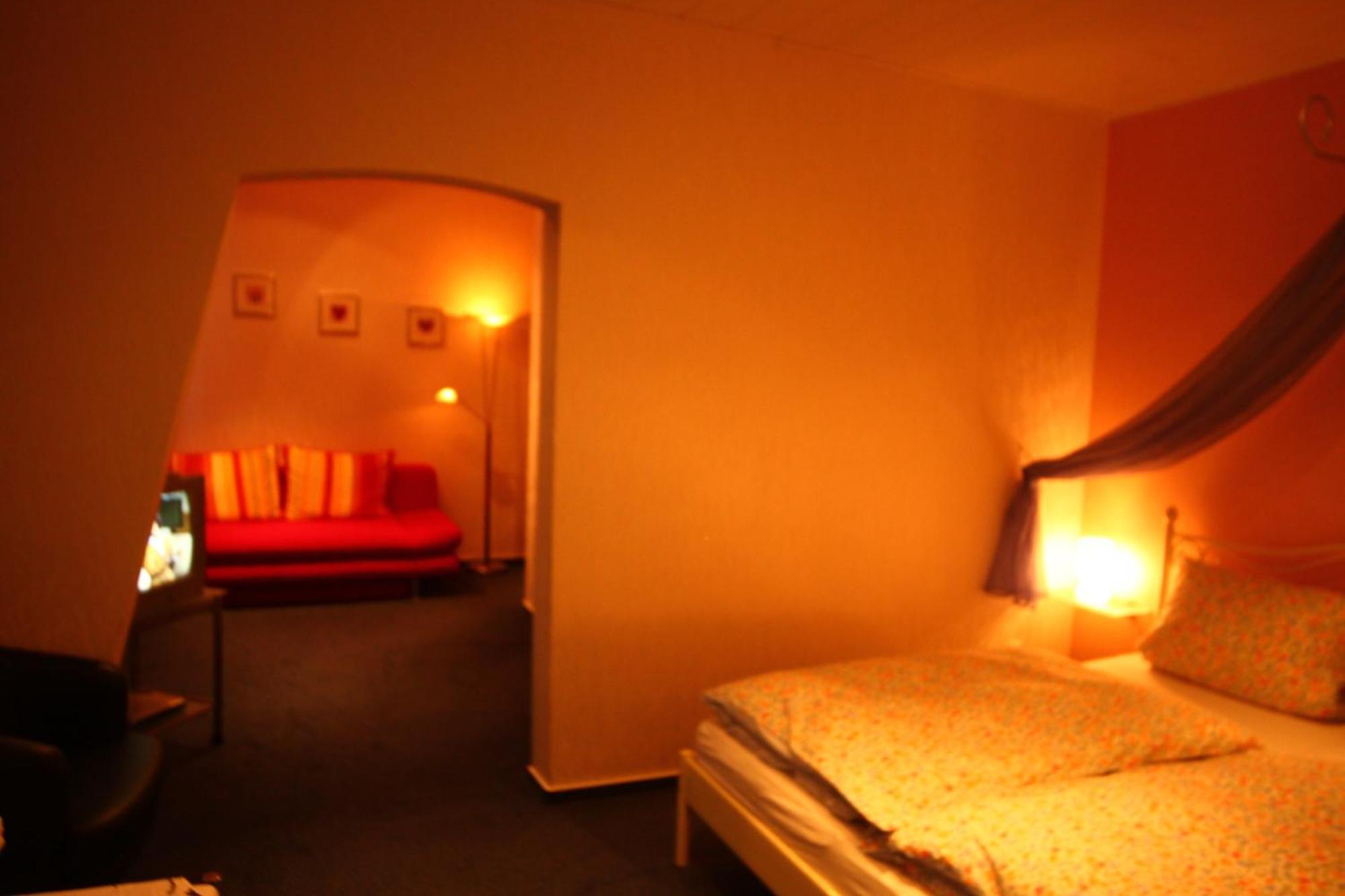 Moselromantik-Hotel Zum Loewen Едигер-Елер Стая снимка