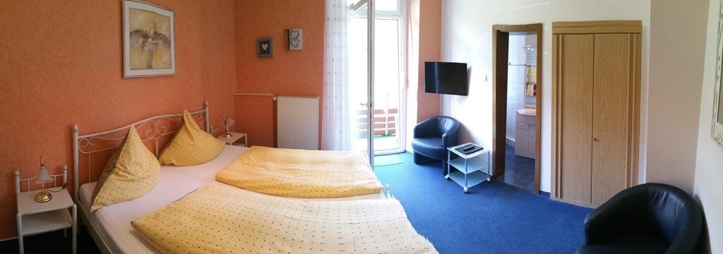 Moselromantik-Hotel Zum Loewen Едигер-Елер Екстериор снимка