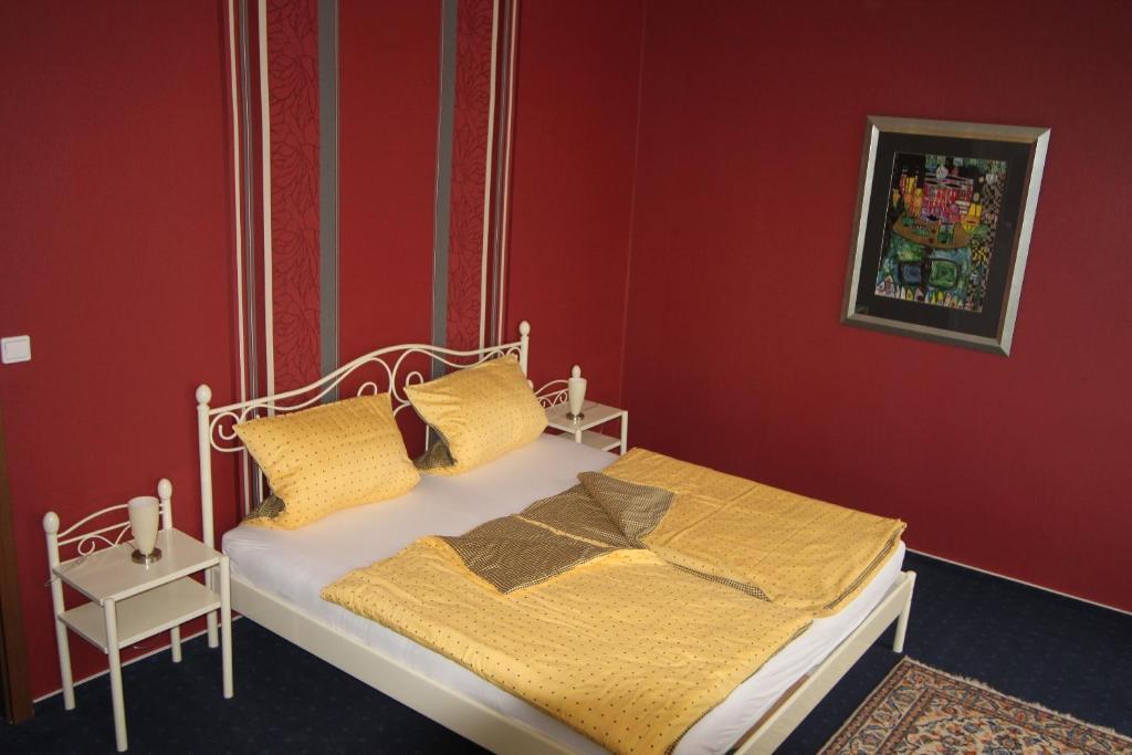 Moselromantik-Hotel Zum Loewen Едигер-Елер Стая снимка