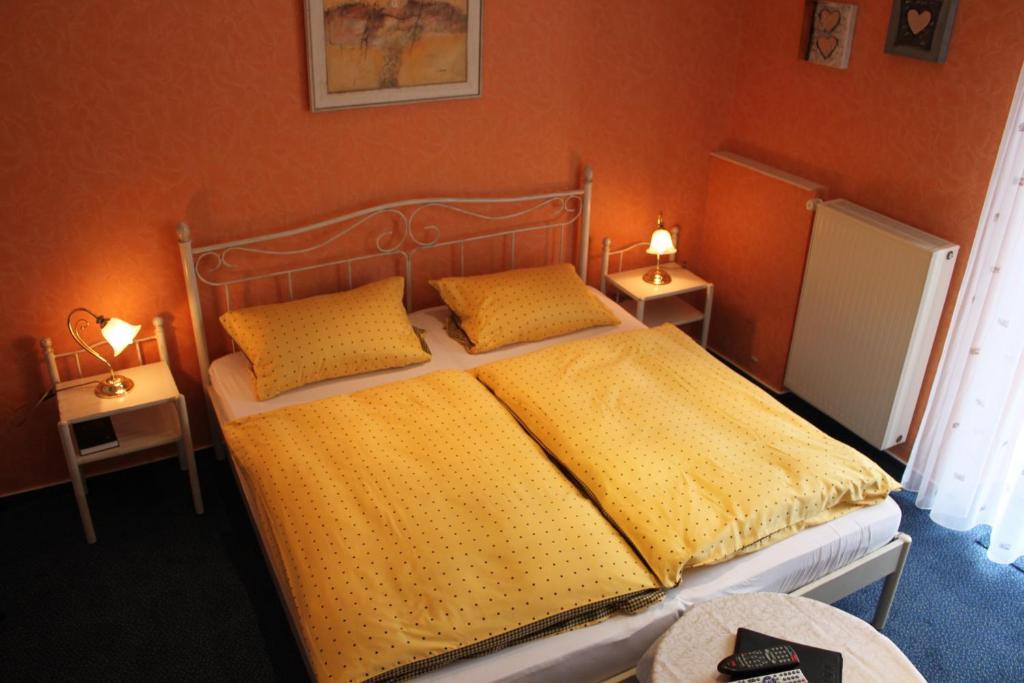 Moselromantik-Hotel Zum Loewen Едигер-Елер Стая снимка