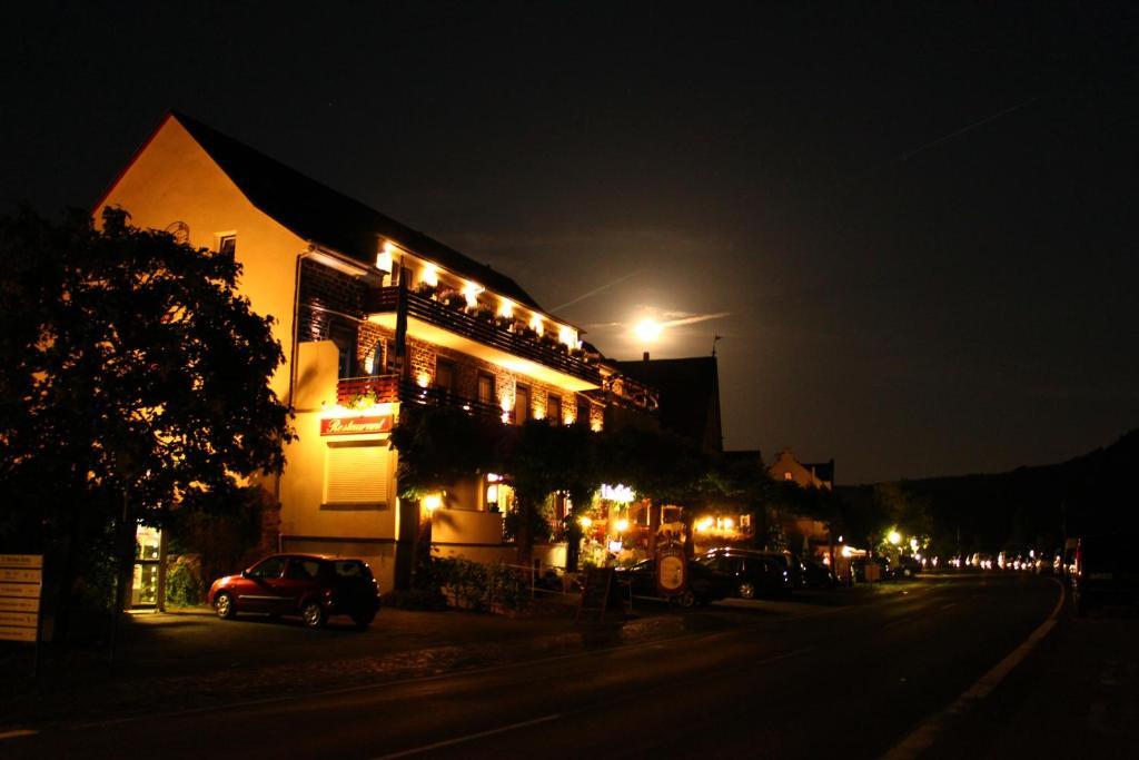 Moselromantik-Hotel Zum Loewen Едигер-Елер Екстериор снимка