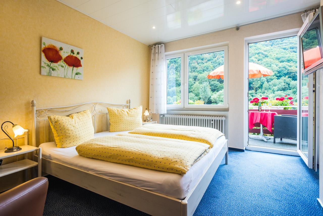 Moselromantik-Hotel Zum Loewen Едигер-Елер Екстериор снимка