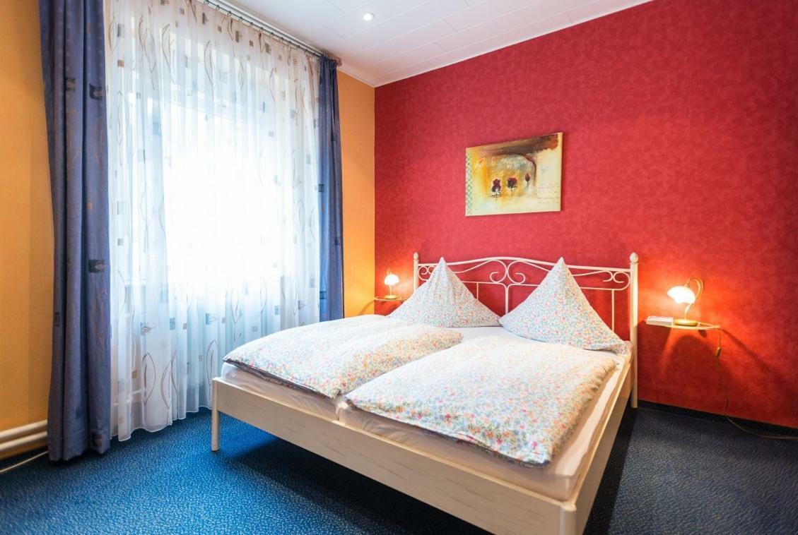 Moselromantik-Hotel Zum Loewen Едигер-Елер Екстериор снимка